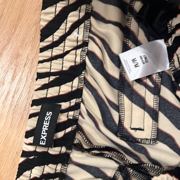 Express zebra print jogger dress pants size medium - Picture 3 of 3